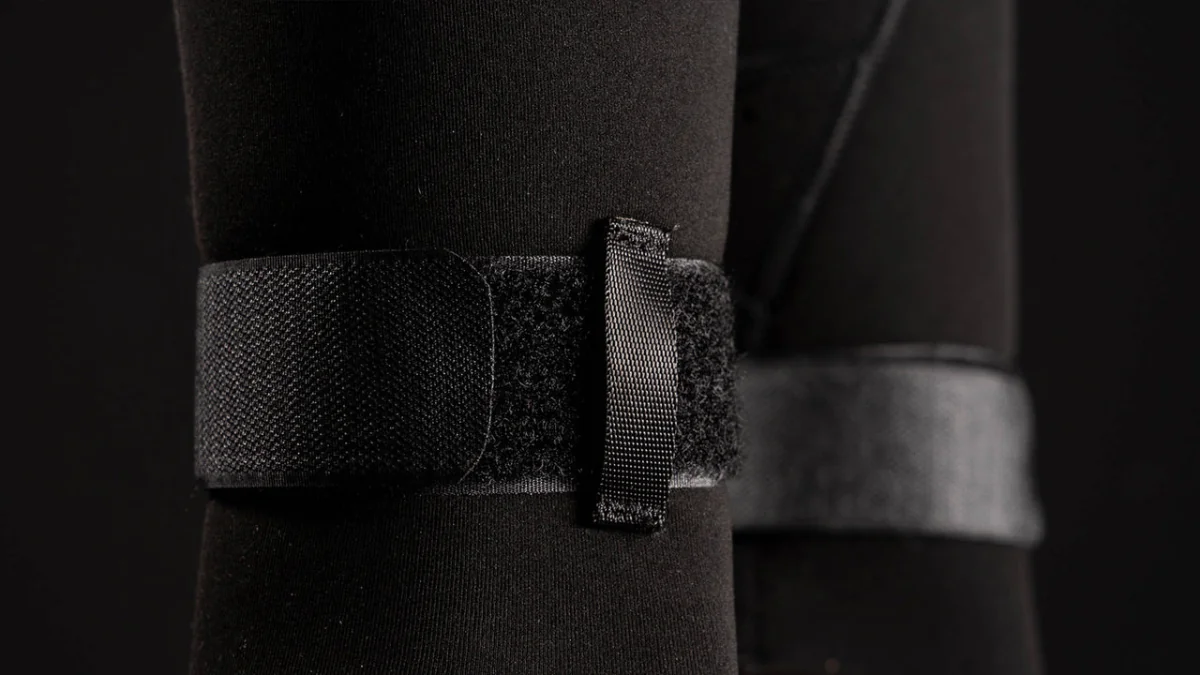 The One Fullsuit 5/3mm Zipfree — Velcro ankle closure straps (included)
