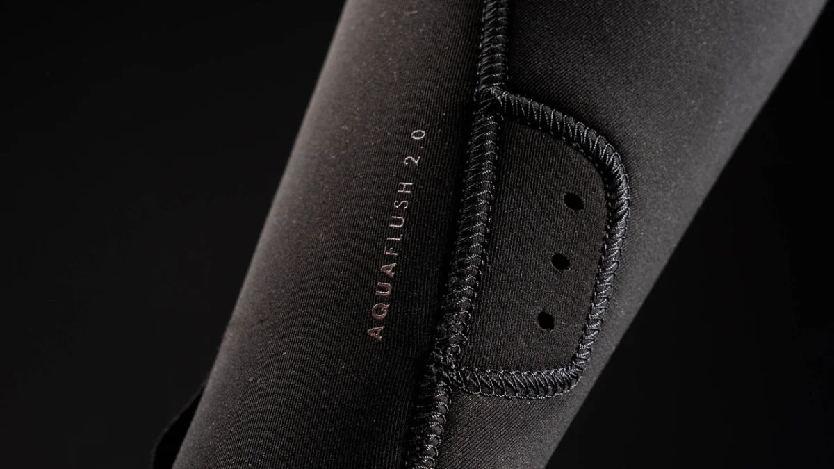 The One Fullsuit 5/3mm Zipfree — Aquaflush 2.0