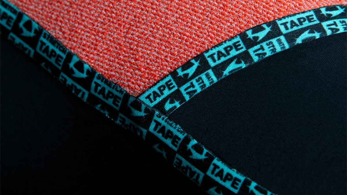 The One Fullsuit 5/3mm Zipfree — Waterproof stretch taping (100%): all seams
